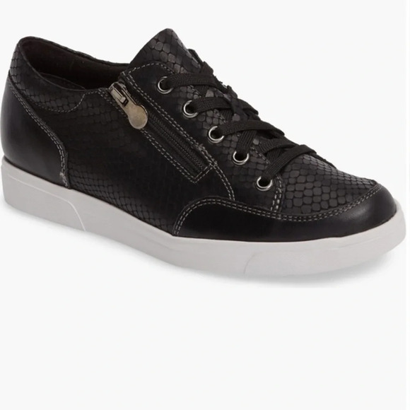 Munro Sneakers - Picture 1 of 5